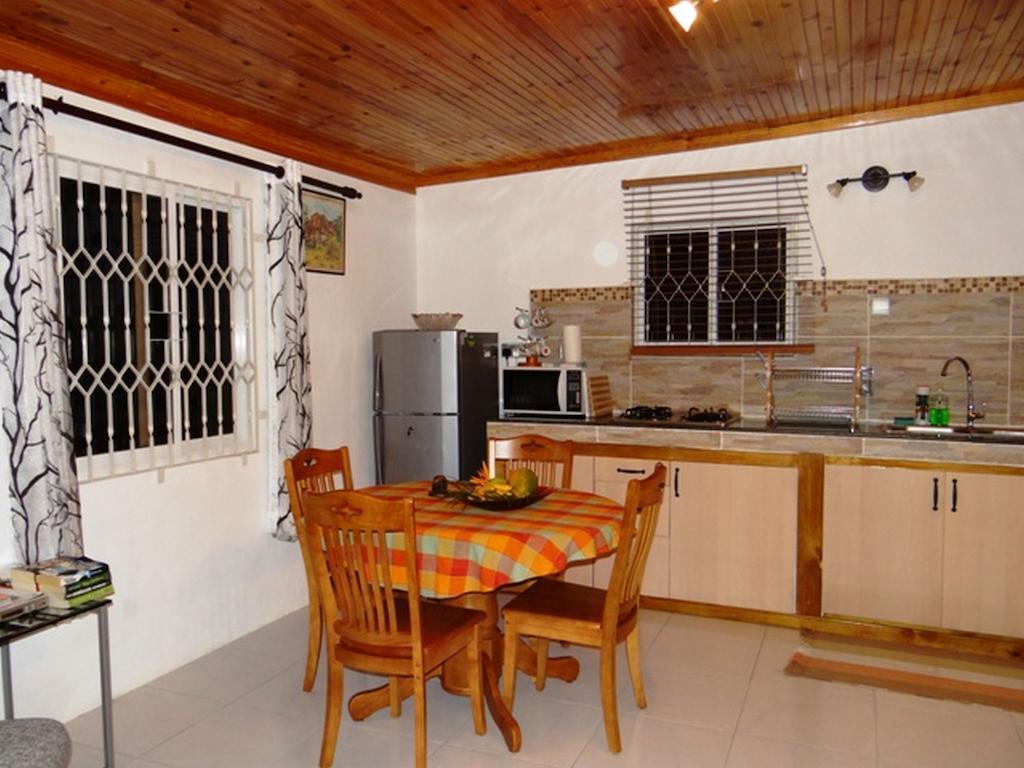 The Reef Palm Apartment Anse aux Pins Room photo